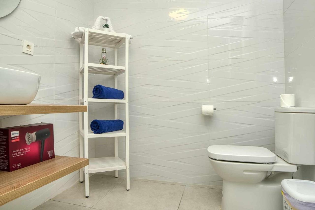 Luminosa Vivienda Vacacional Con Vista A La Piscina Costa Teguise Eksteriør billede