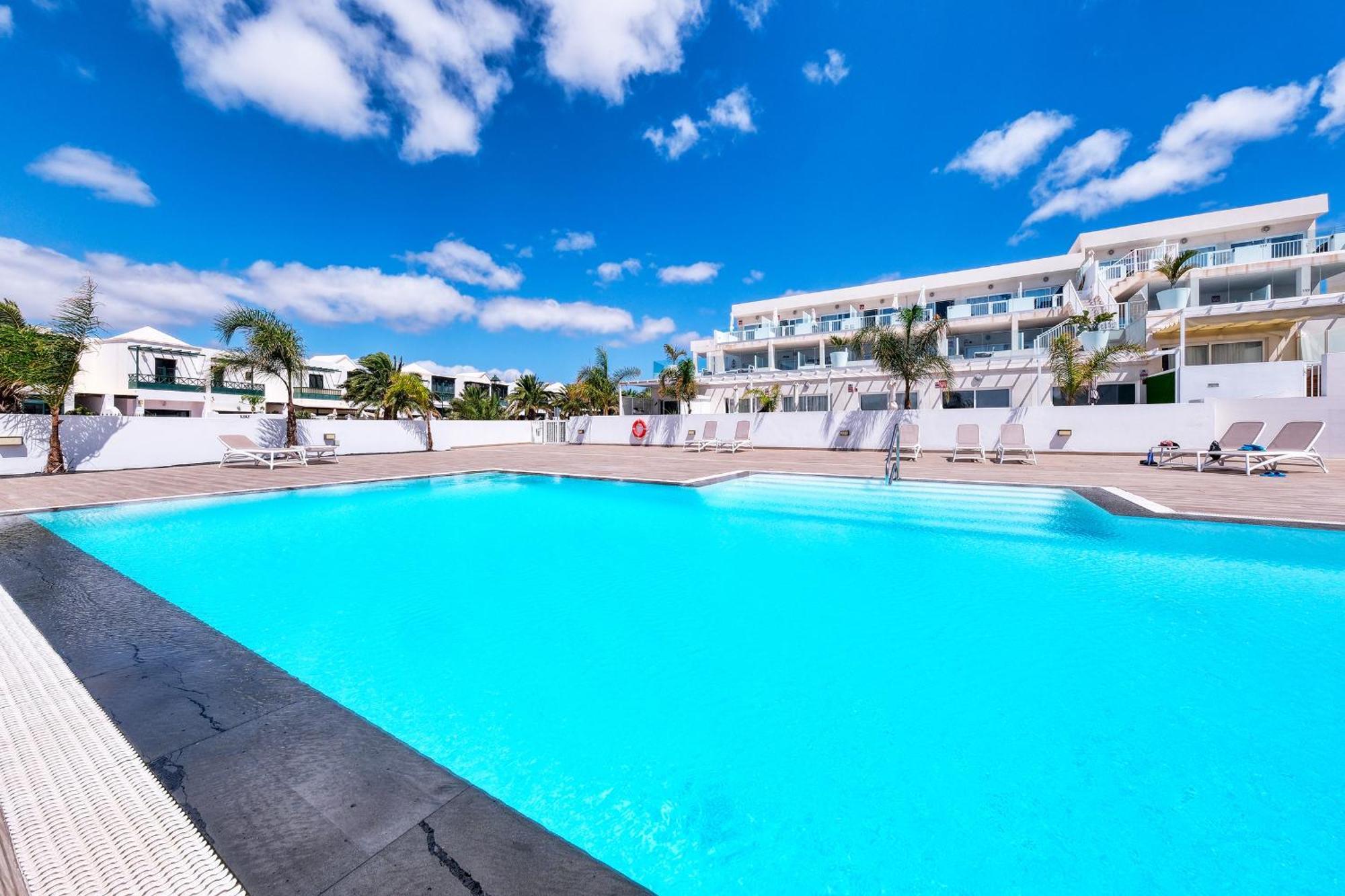 Luminosa Vivienda Vacacional Con Vista A La Piscina Costa Teguise Eksteriør billede
